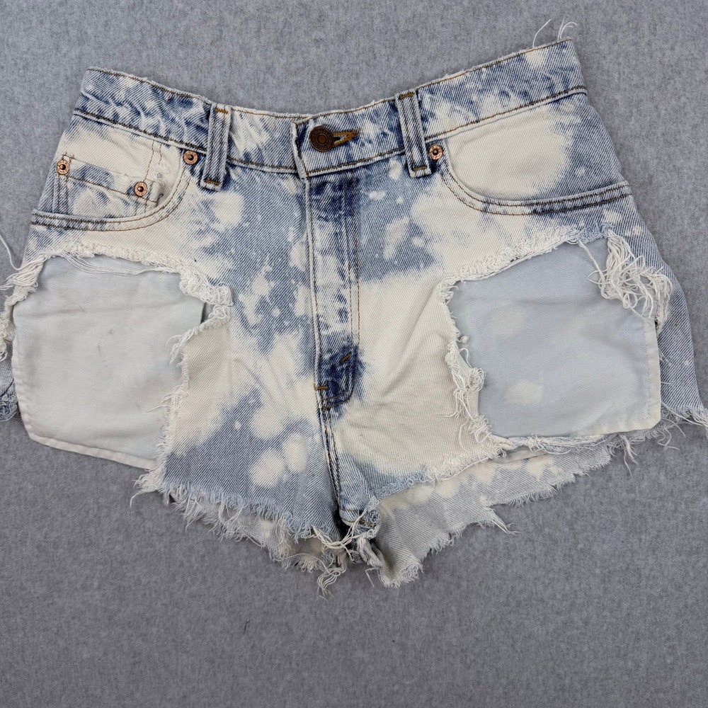 Vintage Levis 550 High Waisted Acid Wash Distressed Denim Shorts Womens 9 USA